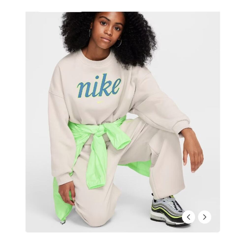 Nike Sportswear Club Fleece Girl's Boxy Crewneck Sweatshirt Size Small Sporty - Picture 12 of 12